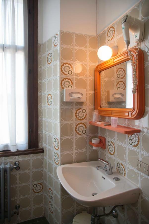 Hotel Florida Arona Luaran gambar